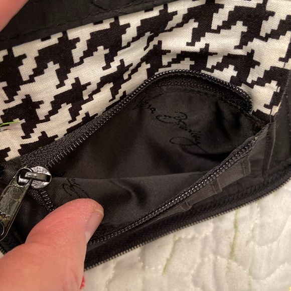 Vera Bradley Wristlet Red White Floral Card Slots Change Bill Slots Snap pocket - Picture 15 of 17